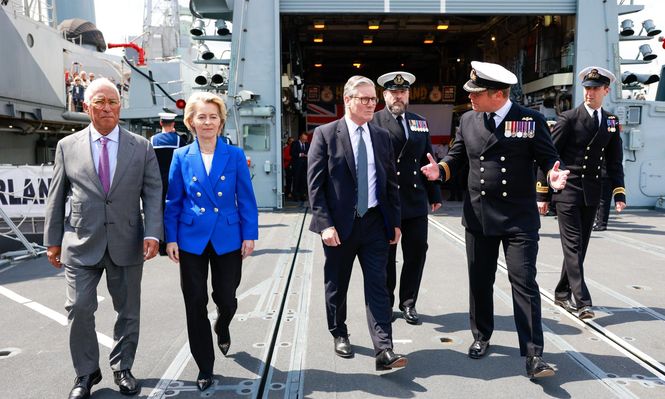 Keir Starmer junot a Úrsula Von der Leyen y Antonio Costa- EFE