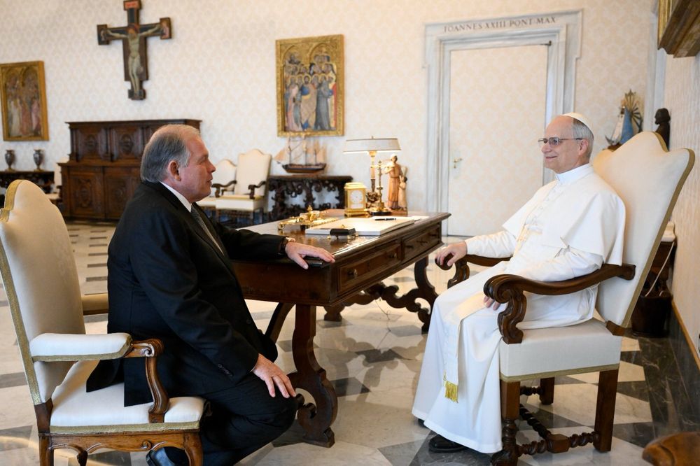 El canciller argentino, Gerardo Werthein, se reunió junto a Sandra Pettovello con el papa León XIV.