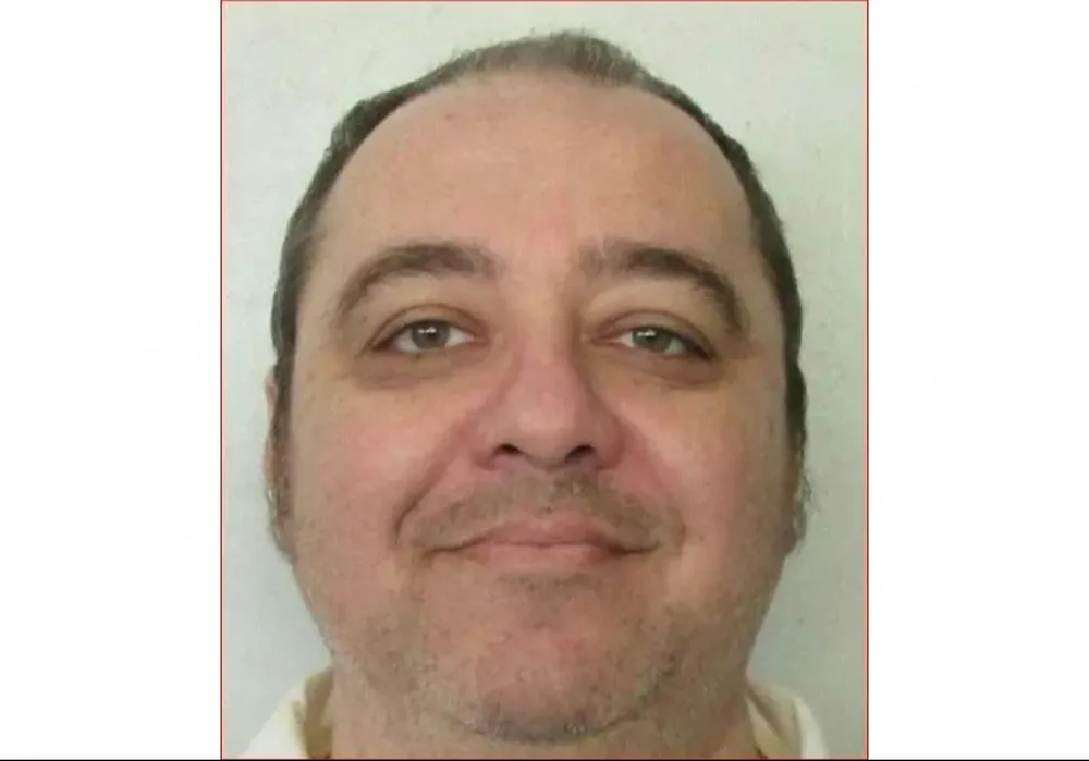 El reo ejecutado Kenneth Smith tardó 29 minutos en morir por inhalación de gas de nitrógeno.