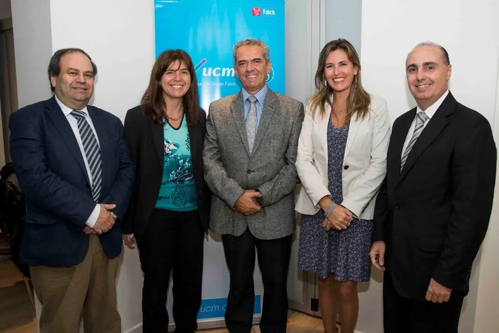 Dr. Daniel Bulla, director técnico de UCM; Sandra De Carlo, responsable comercial de la Unidad Vacunas de Grupo Sanofi; Dr. Jorge Díaz, gerente institucional de UCM; María Laura Fernández, Marketing de Sanofi-Pasteur; Dr. Hugo Dibarboure, gerente de la Unidad Vacunas de Sanofi Pasteur.