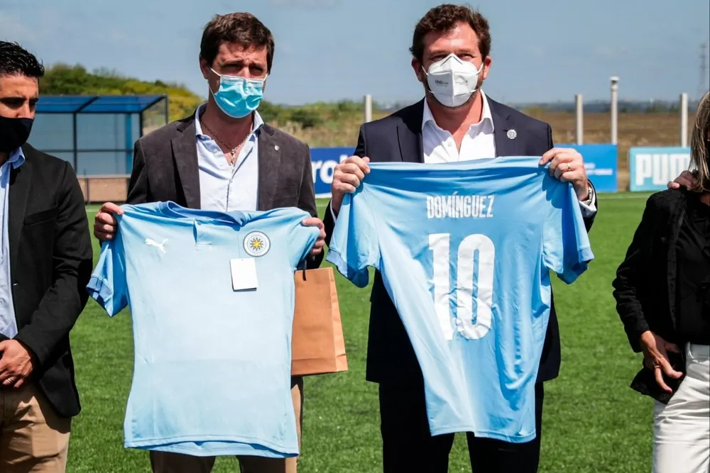 Ignacio Alonso, presidente de AUF, y Alejandro Domínguez, titular de Conmebol.