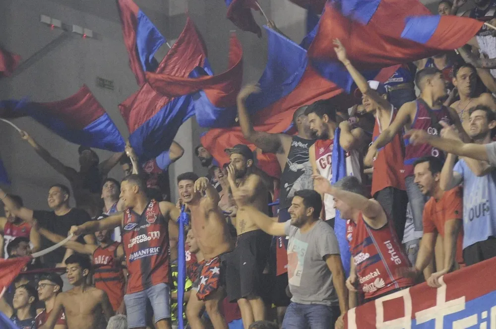 La hinchada de Goes vive un momento especial