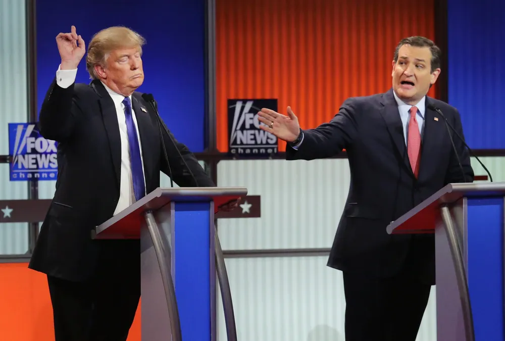 Las candidatos republicanos Donald Trump y Ted Cruz participan de un debate el jueves 3 de marzo.