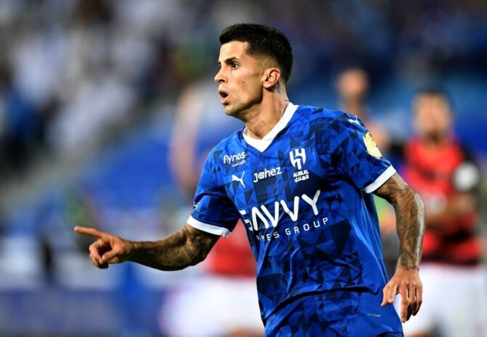 El portugu&eacute;s Joao Cancelo con la camiseta de Al-Hilal