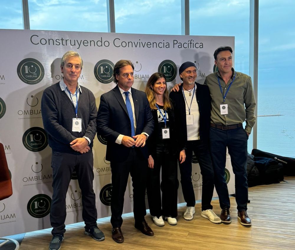 Lacalle pou ombijam.jpg