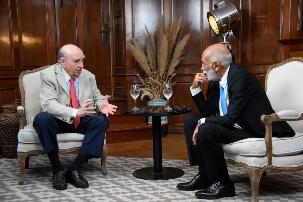 Julio María Sanguinetti habló sobre diversos temas con González Oro