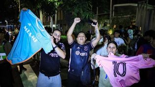 Fans de inter Miami y Messi en Lima