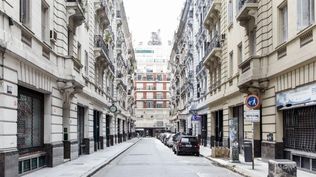 La única calle espejo de la capital argentina cumple 100 años