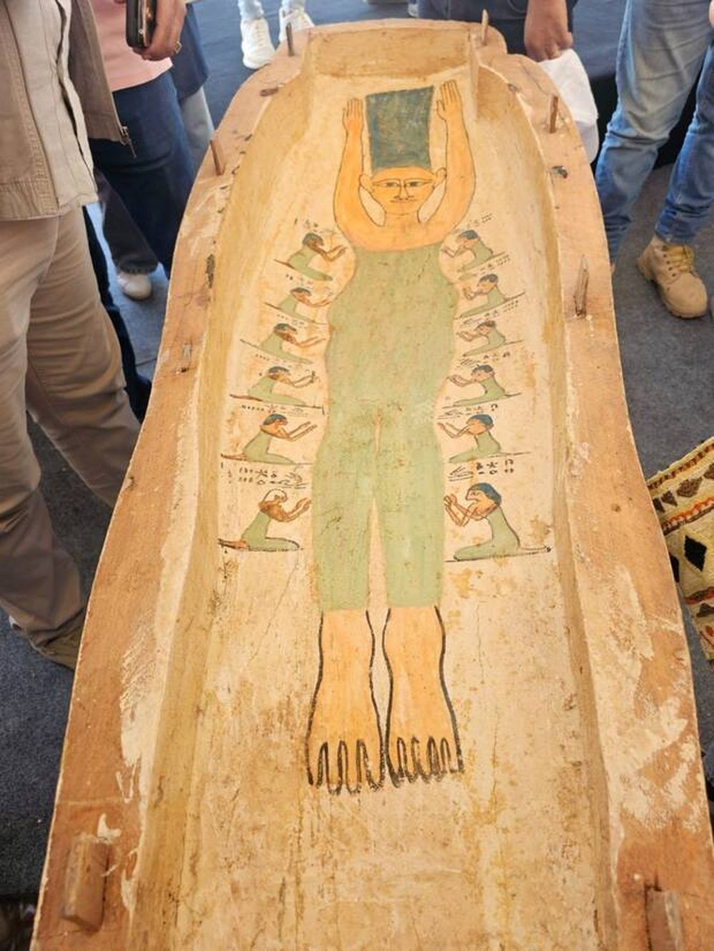 Descubren un sarcófago en Egipto de 3.500 años de antigüedad con un dibujo  igual a Marge Simpson