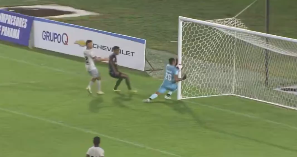 El gol en contra que desató la polémica en Panamá
