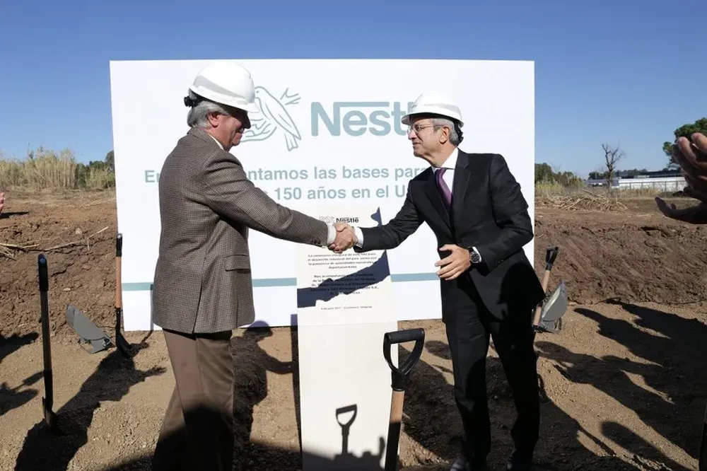 Tabaré Vázquez junto a Laurent Freixe en la colocación de la piedra fundamental