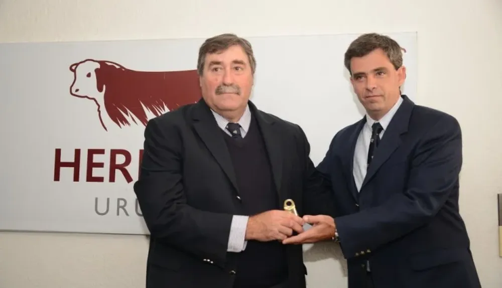 Alejandro Costa recibió la presidencia de Patricio Cortabarría