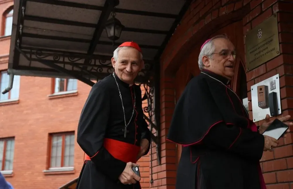 El cardenal Zuppi llegó a Moscú este martes para reunirse con Maria Lvova-Belova y el jefe de la Iglesia Ortodoxa rusa