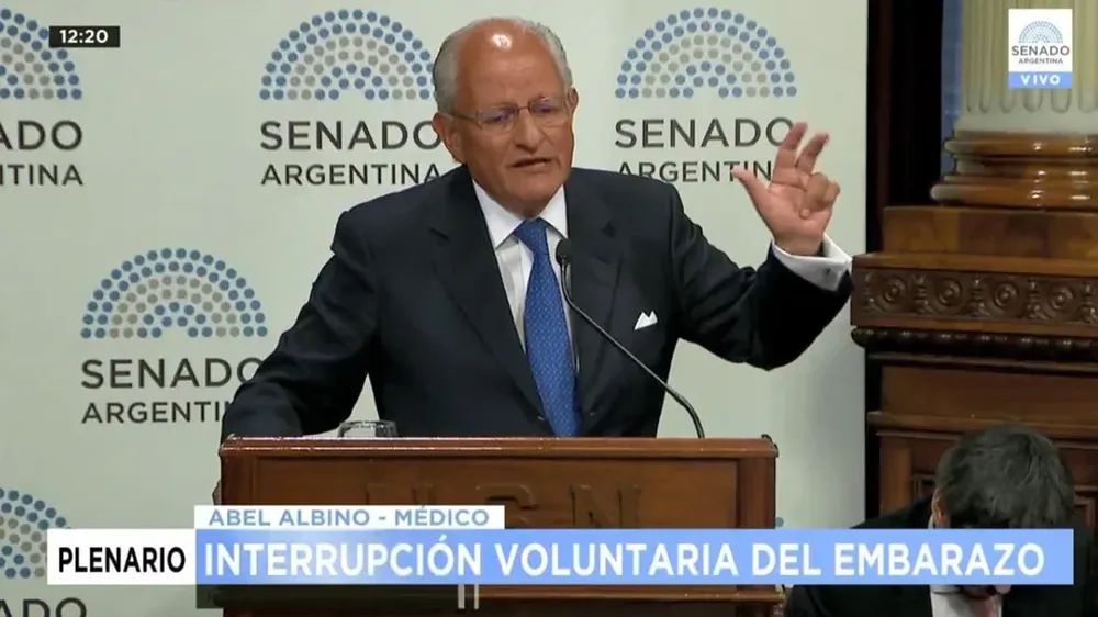 El pediatra Abel Albino es reconocido por su posición en contra del aborto, la homosexualidad y el uso de preservativos.