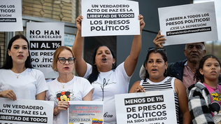 Familiares y amigos de presos políticos del régimen venezolano reclaman su liberación.