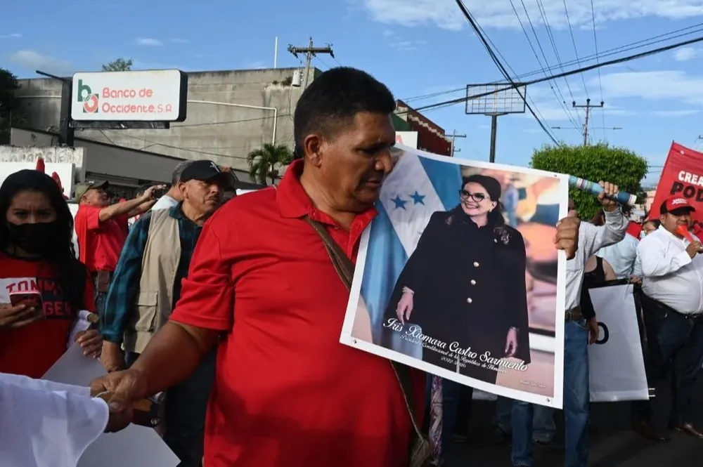 Manifestación en apoyo a la presidenta hondureña Xiomara Castro