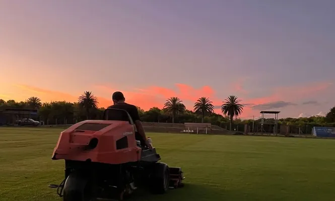 Corte de pasto en Atenas de San Carlos