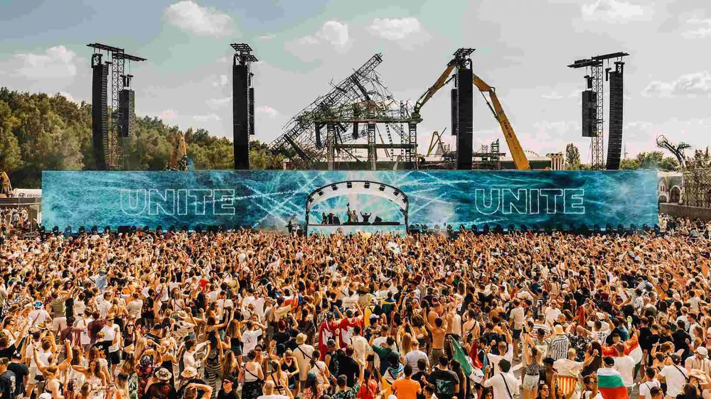 Miles de personas convocadas por Tomorrowland, el máximo festival de música electrónica.