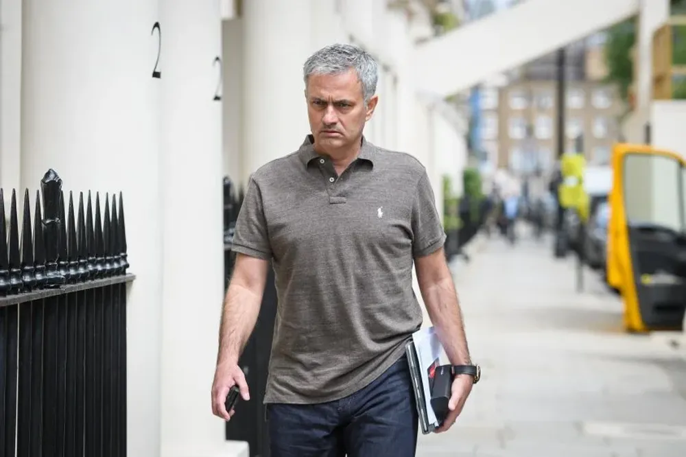 José Mourinho llegó a su casa en Londres