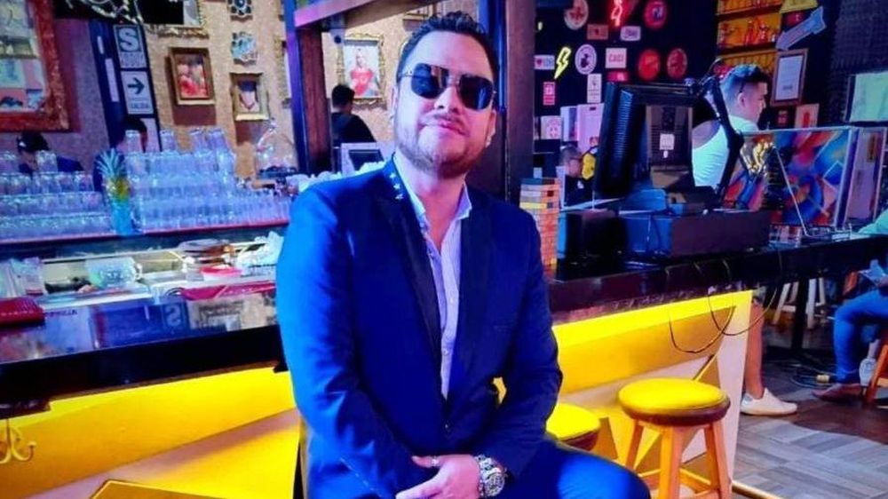 Paul Flores era un cantante de cumbia peruano y murió tras recibir dos disparos en el bus en el que viajaba con su orquesta, Armonía 10.