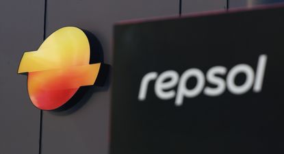 El nuevo logo e imagen de marca de Repsol, a 27 de junio de 2025, en Madrid (España).