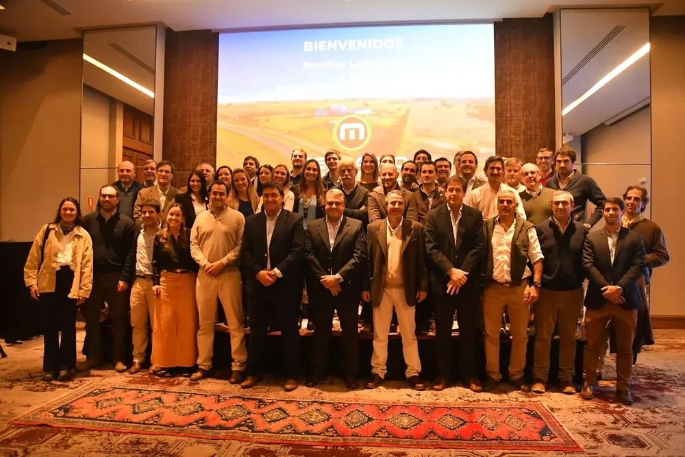 El equipo de MegaAgro en el anuncio de la compra de las dos empresas.