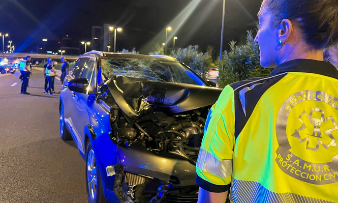El estado del coche tras un atropello mortal en el kilómetro 2 de la carretera de circunvalación M30 a su paso por Chamartín