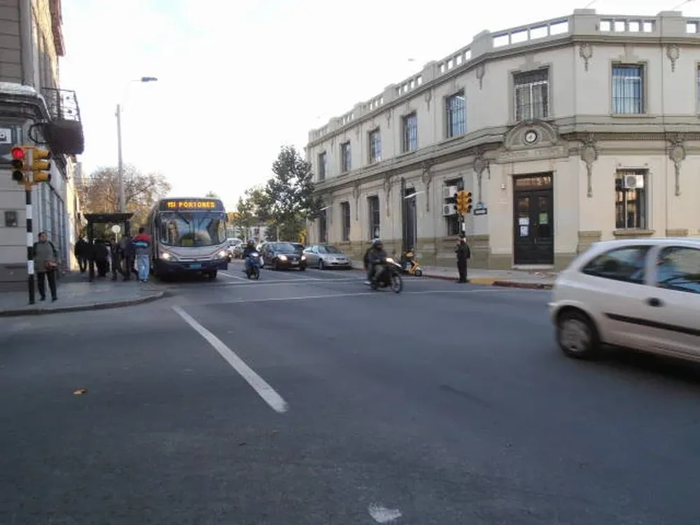 911 no da respuesta, 31 minutos, 25 cuadras de persecución a pie.