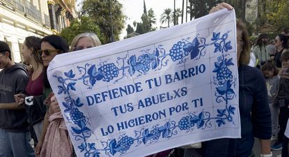Movlización de vecinos contra la proliferación de pisos turísticos. EFE