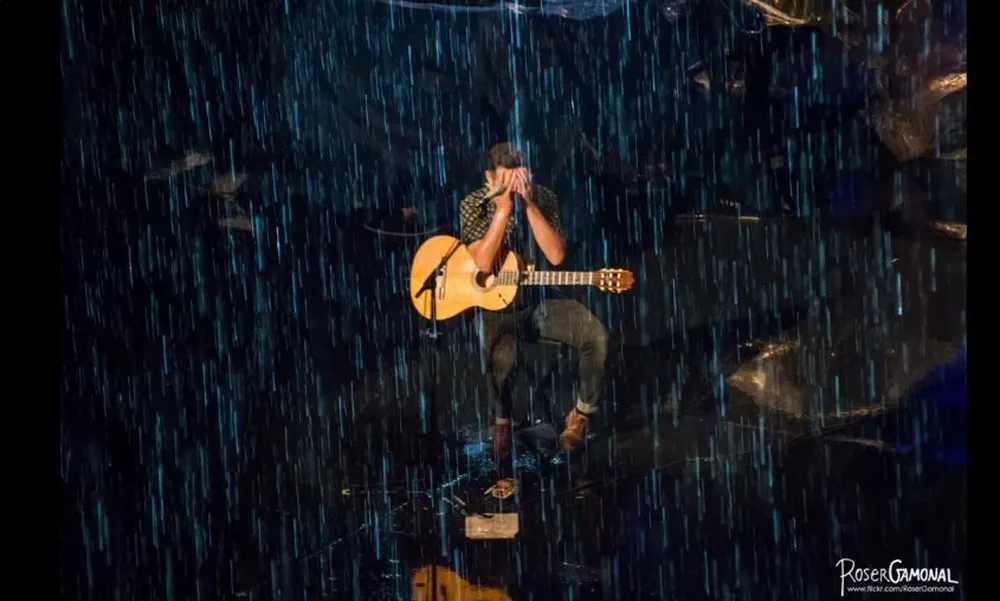 La lluvia invadió el escenario a poco de terminar el concierto de Drexler y Supervielle