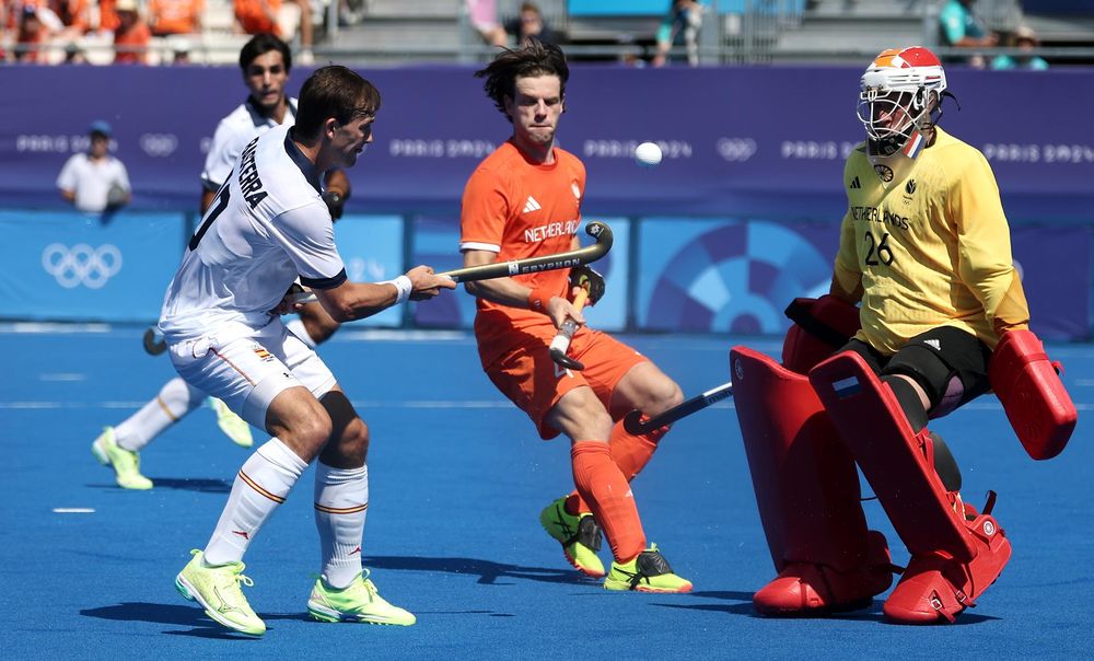 España fue goleada y se queda sin final. España fue goleada y se queda sin final.