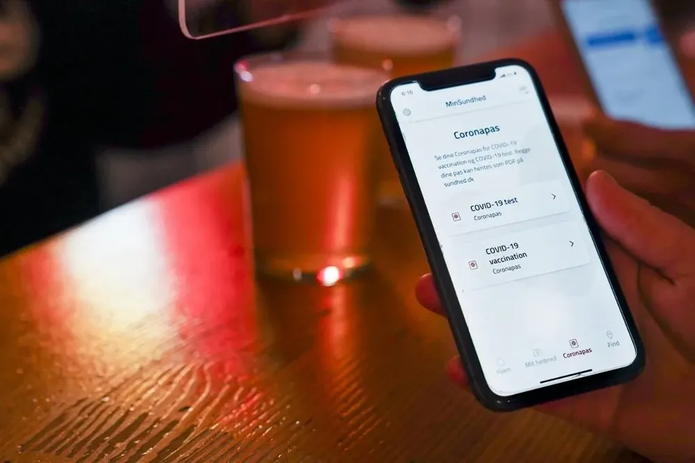 Dinamarca ya comenzó a usar un pase verde digital llamado Coronapas
