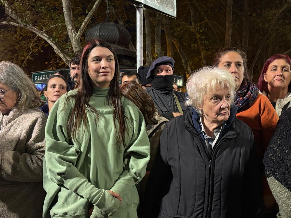 Julieta Sierra junto a Lucía Topolansky