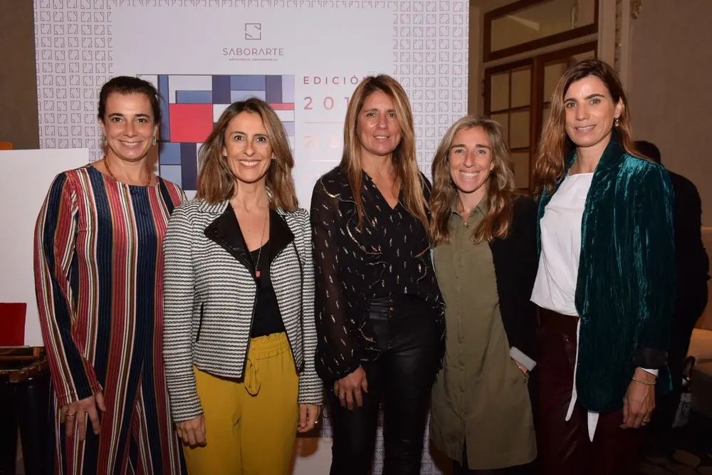 Carina Martines, Carolina Gianola, Renata Battione, Carolina Olague y Ximena Arcos Pérez