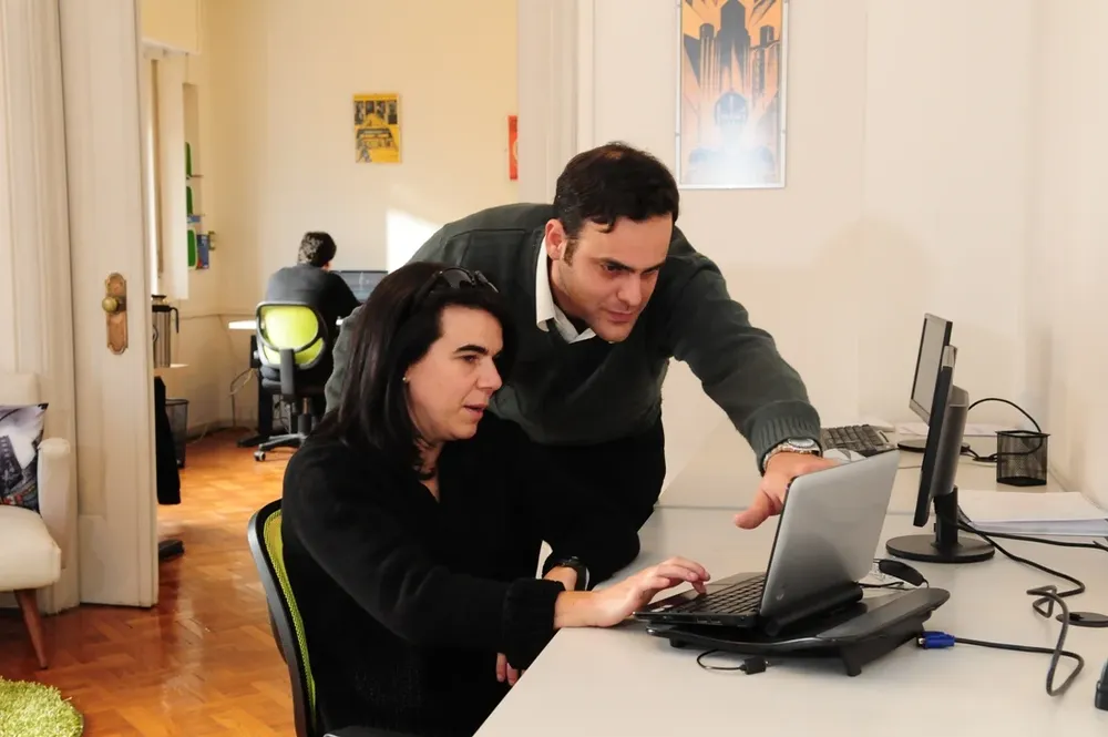 Silvia Nane y Gonzálo Ciosek en las oficinas la empresa ubicadas en Colonia y Yaguarón