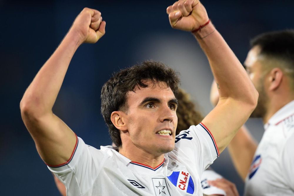 Tomás Verón Lupi celebra su gol para Nacional ante Cerro Largo por el Torneo Apertura