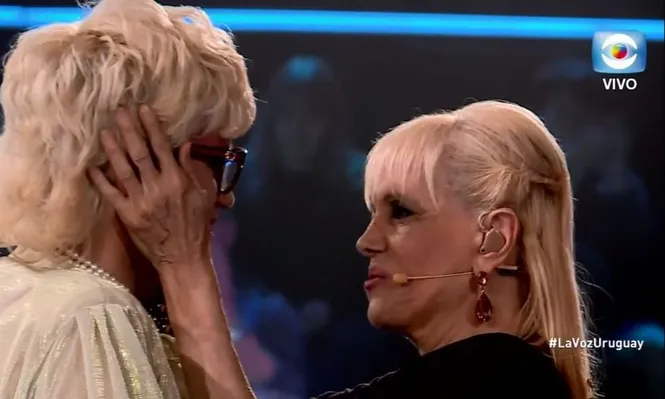 Valentino Pascual se emocionó junto a su coach Valeria Lynch