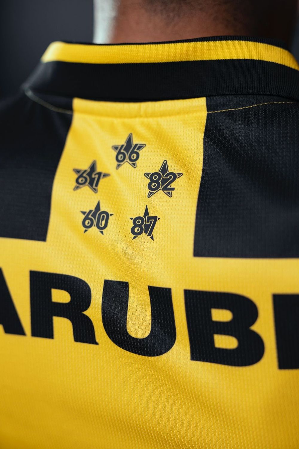 Copas internacionales reflejadas en la camiseta