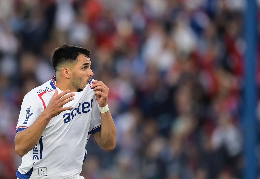 Maxi Gómez celebra el 1-0 de Nacional ante Miramar Misiones