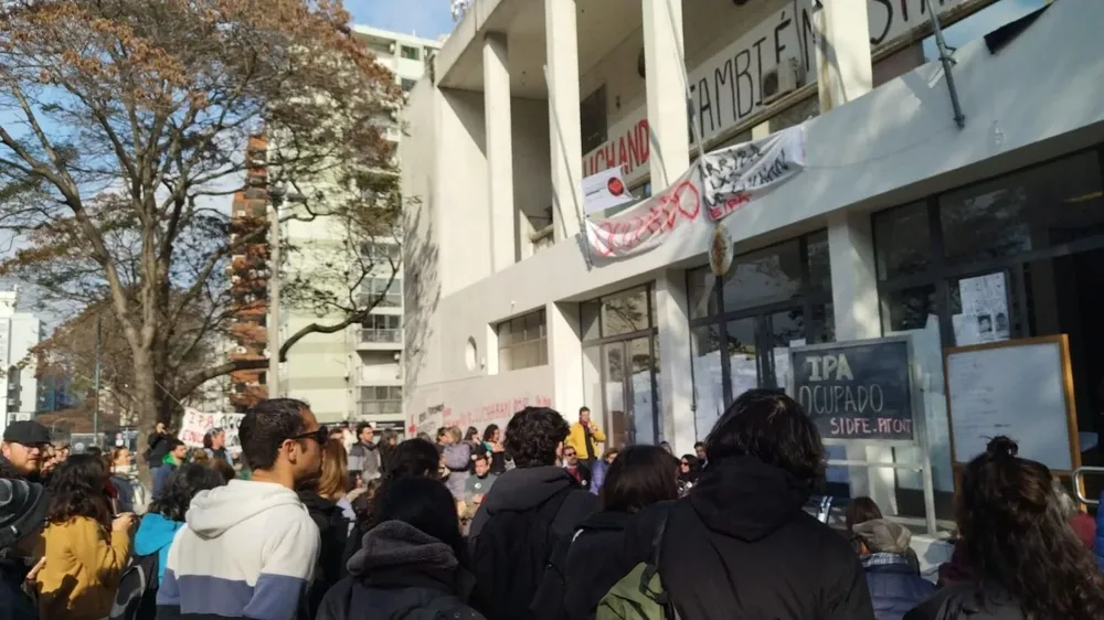 Docentes ocupan el Instituto de Profesores Artigas (IPA)