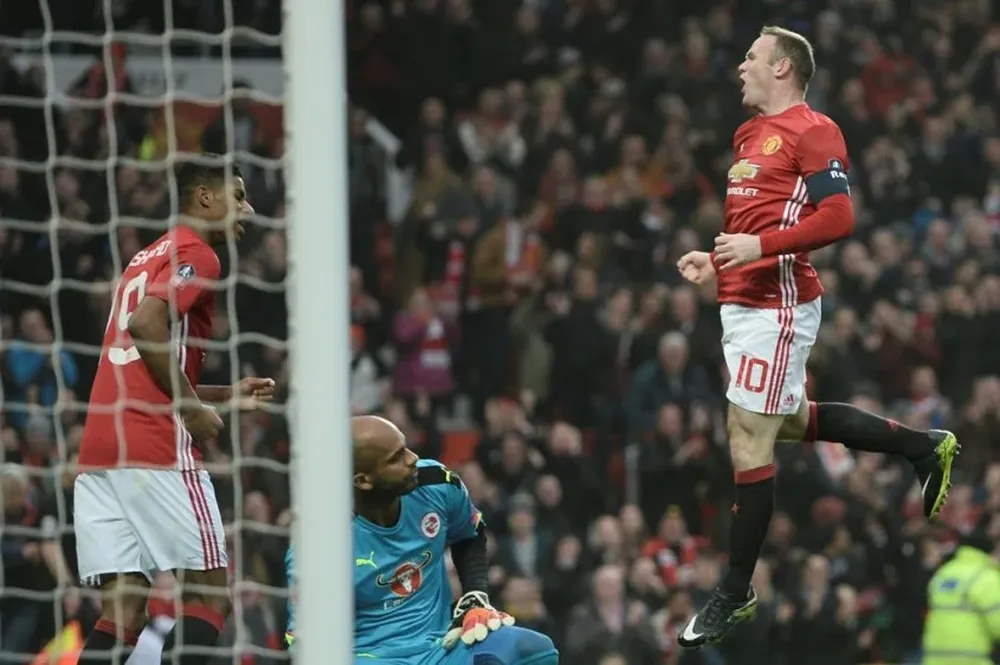 Wayne Rooney celebra el gol ante Reading, con el que igualó a Bobby Charlton como máximo goleador de Manchester United