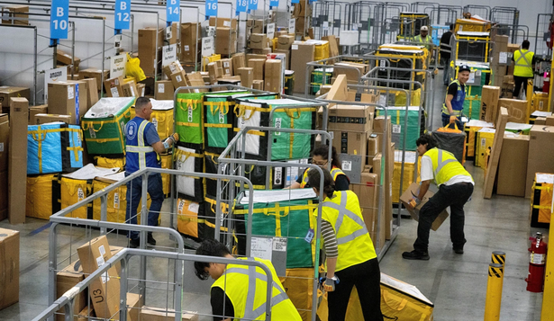 Amazon sufre el impacto de los aranceles de Trump: el CEO reconoce que los precios están subiendo en la plataforma