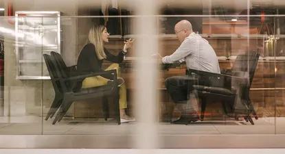 La equidad de cargos entre hombres y mujeres