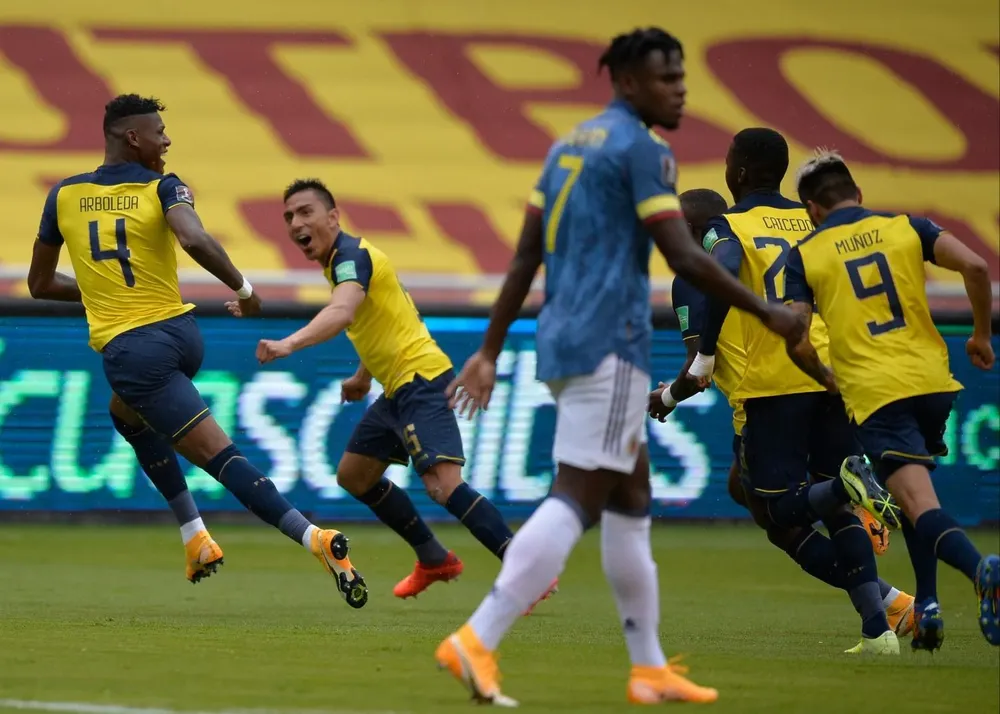 Robert Arboleda celebra su gol