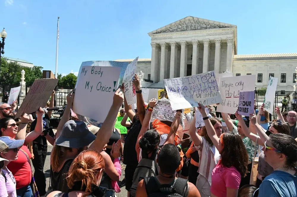 Archivo. Manifestación en contra de la decisión de la Suprema Corte de Justicia que derogó el derecho al aborto en Estados Unidos