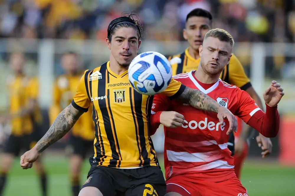 El uruguayo Castillo en la marca de Beltrán