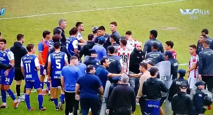 Siete jugadores de River Plate y dos de Defensor Sporting expulsados tras la gresca en el Franzini