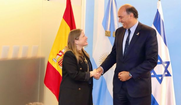 El embajador argentino, Wenceslao Bunge, y la embajadora israelí en funciones, Dana Erlich.