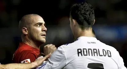 Walter Pandiani frente a Cristiano Ronaldo