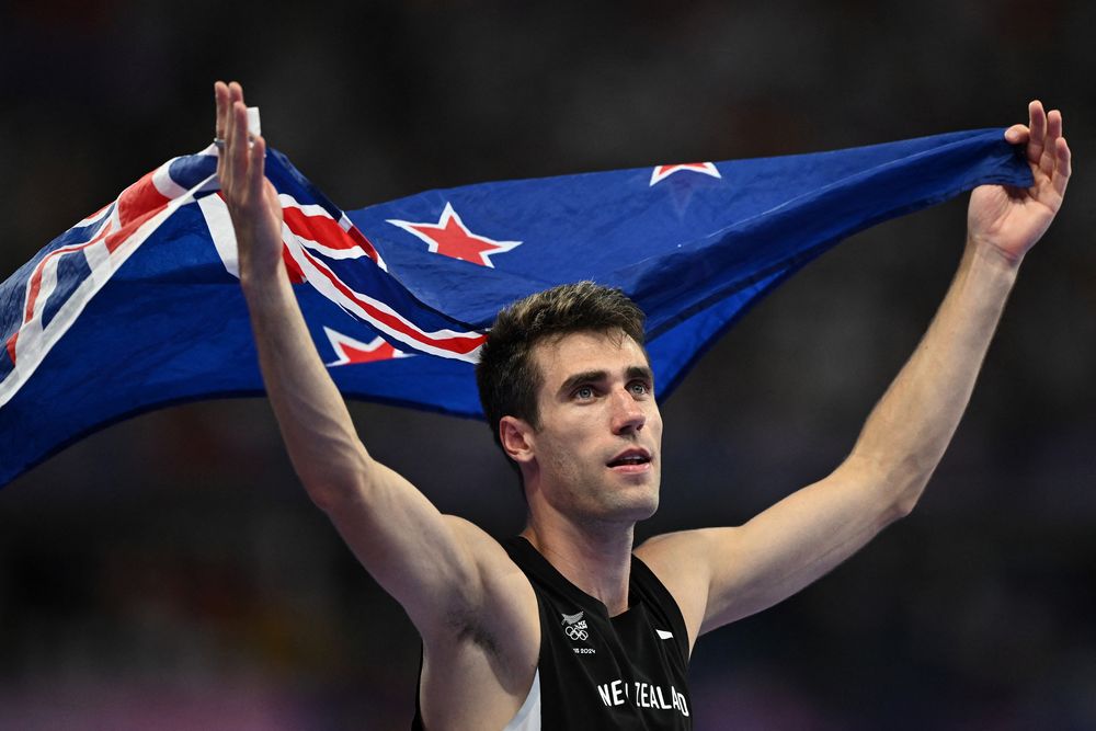 Hamish Kerr celebra su medalla de oro en salto alto &nbsp; &nbsp;